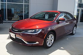 2015 Chrysler 200 Limited.jpg